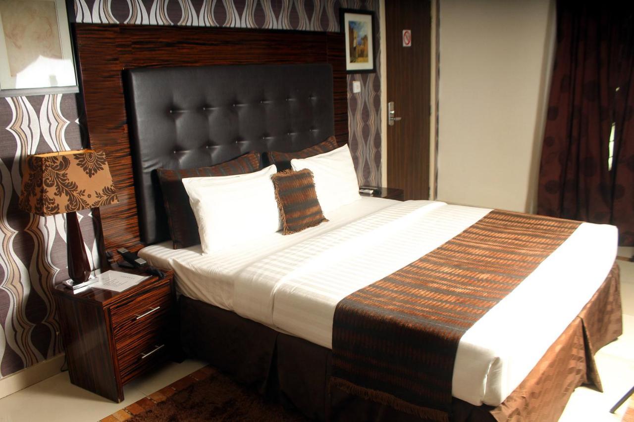 Villa Angelia Boutique Hotel Ikoyi Extérieur photo
